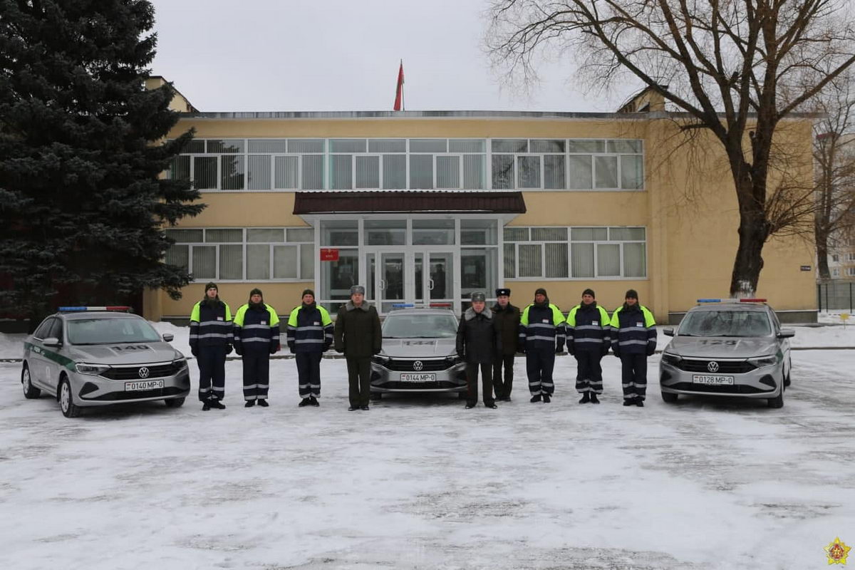 Военным автоинспекциям трех областей вручили новые автомобили