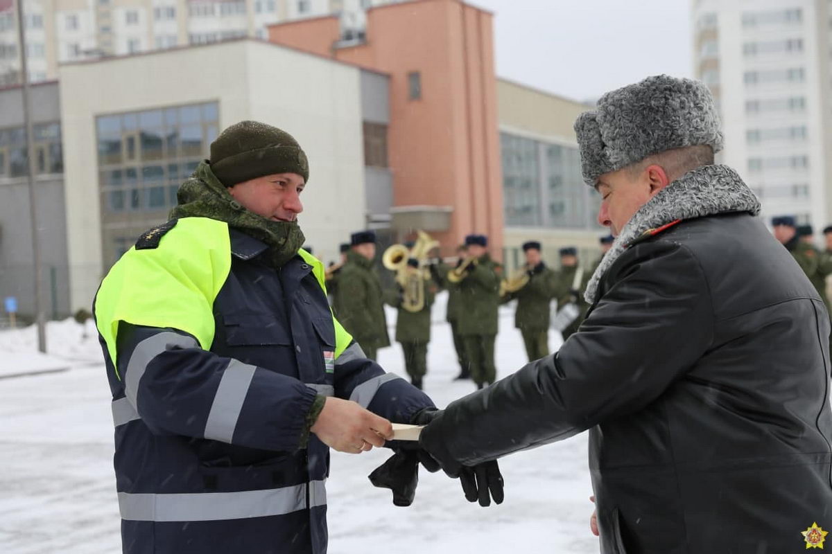 Военным автоинспекциям трех областей вручили новые автомобили