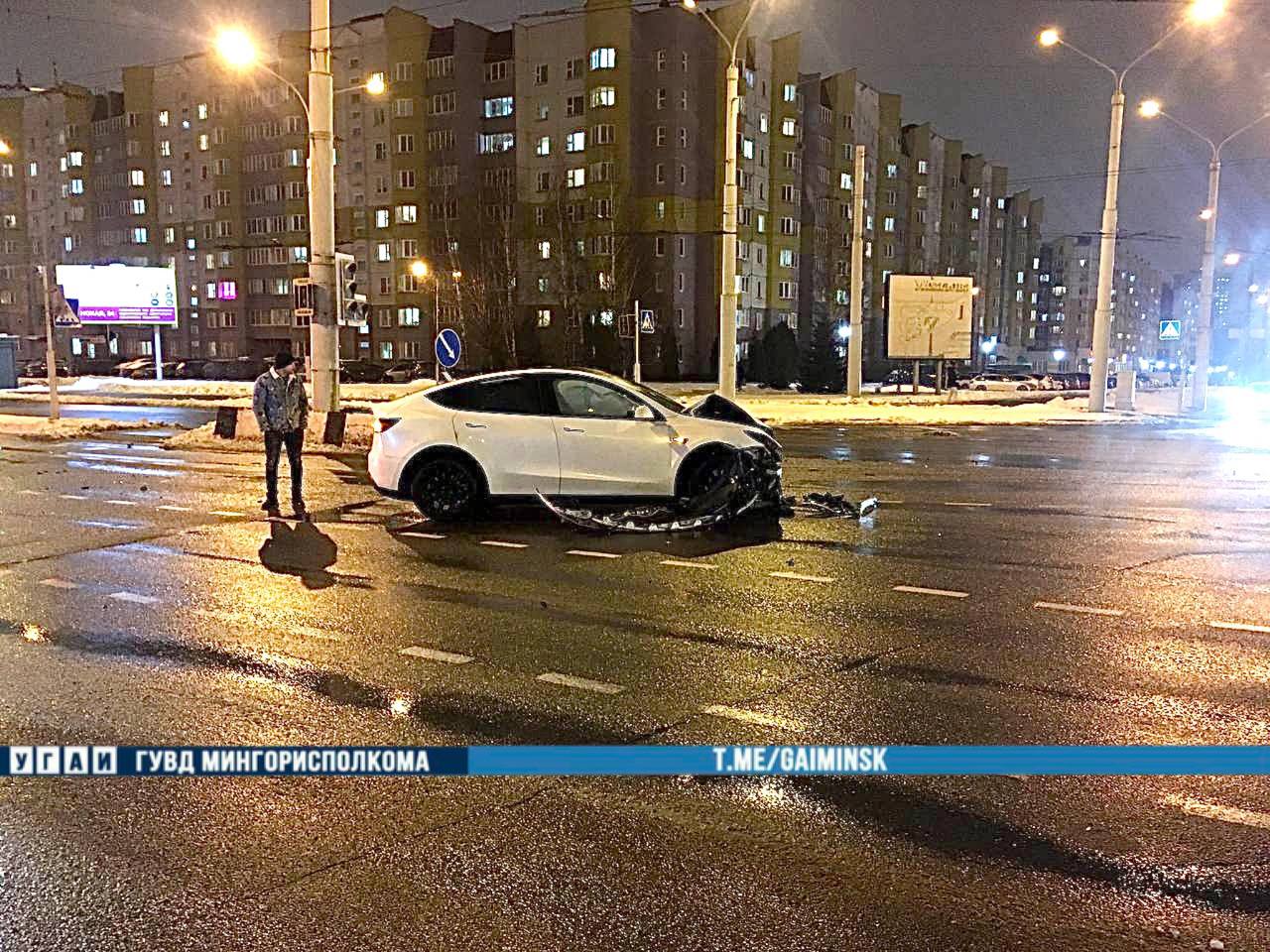 Tesla и Audi столкнулись в Минске