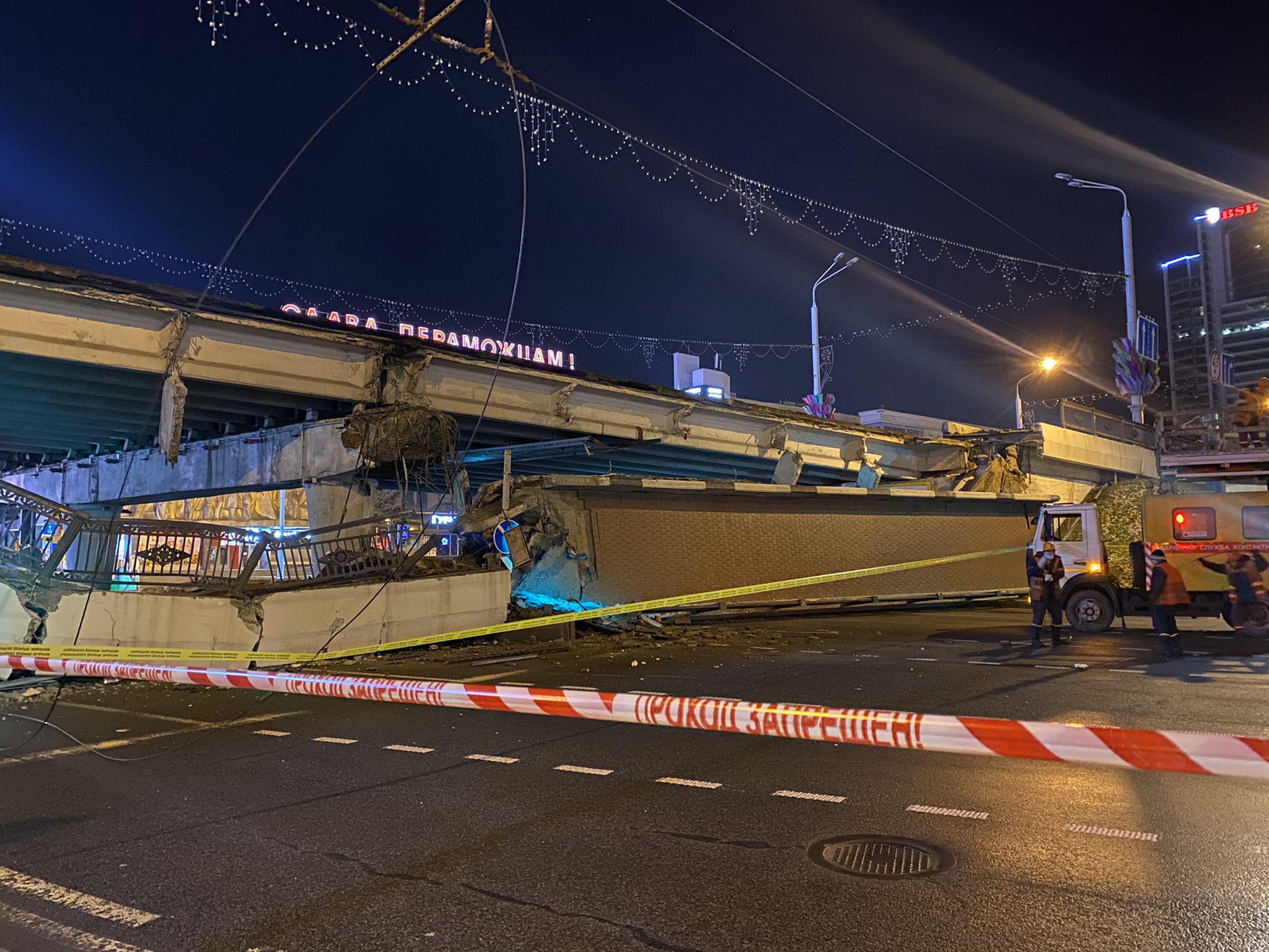 В центре Минска обвалилась часть моста на Немиге