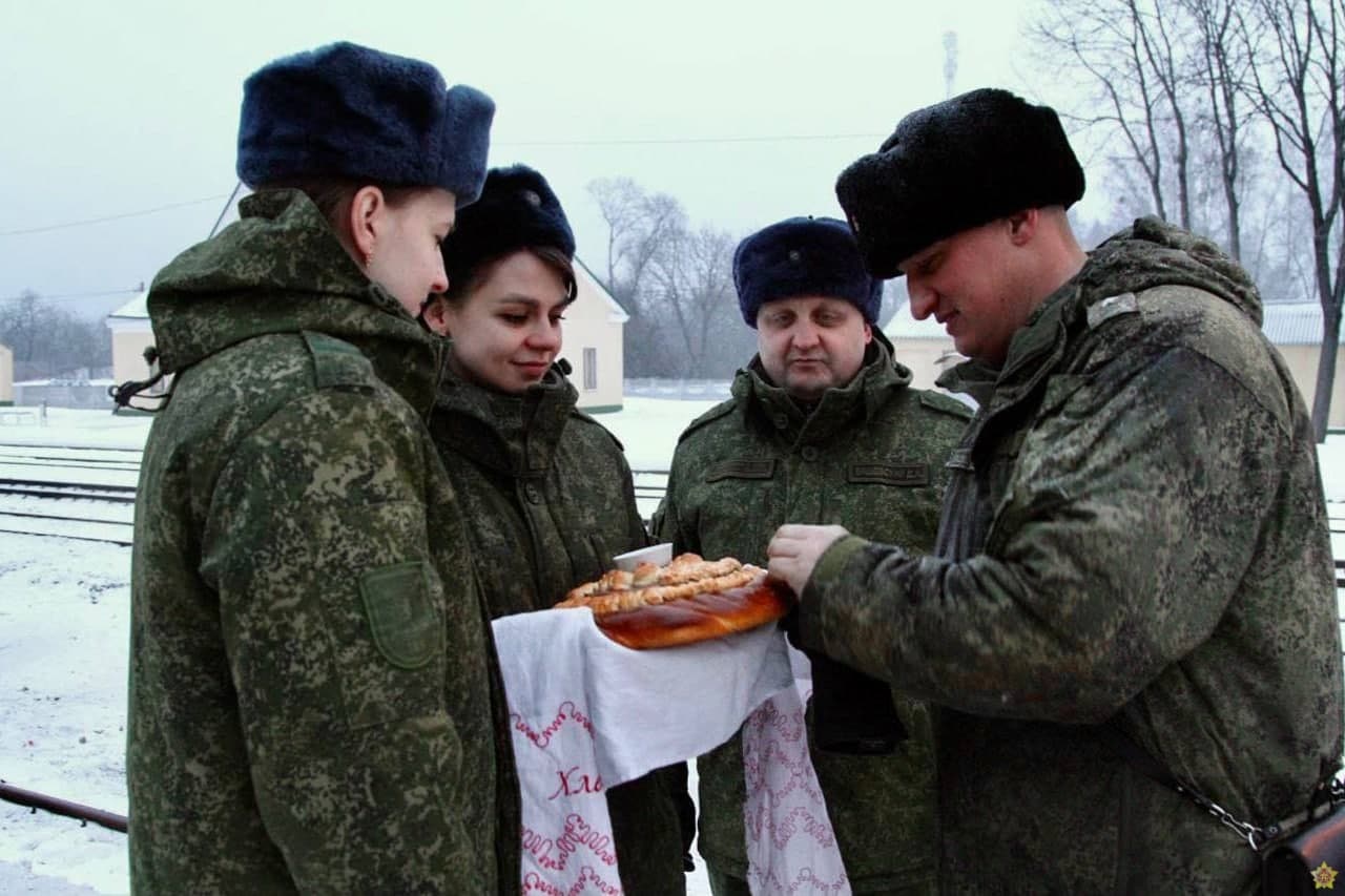 Еще один российский эшелон с военными и техникой прибыл под Барановичи