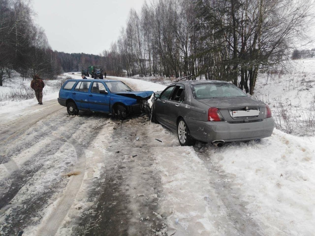 Три человека пострадали в лобовом столкновении в Дрибинском районе