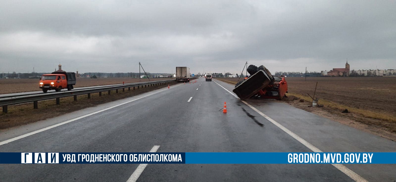 Фура влетела в погрузчик на трассе Минск - Гродно