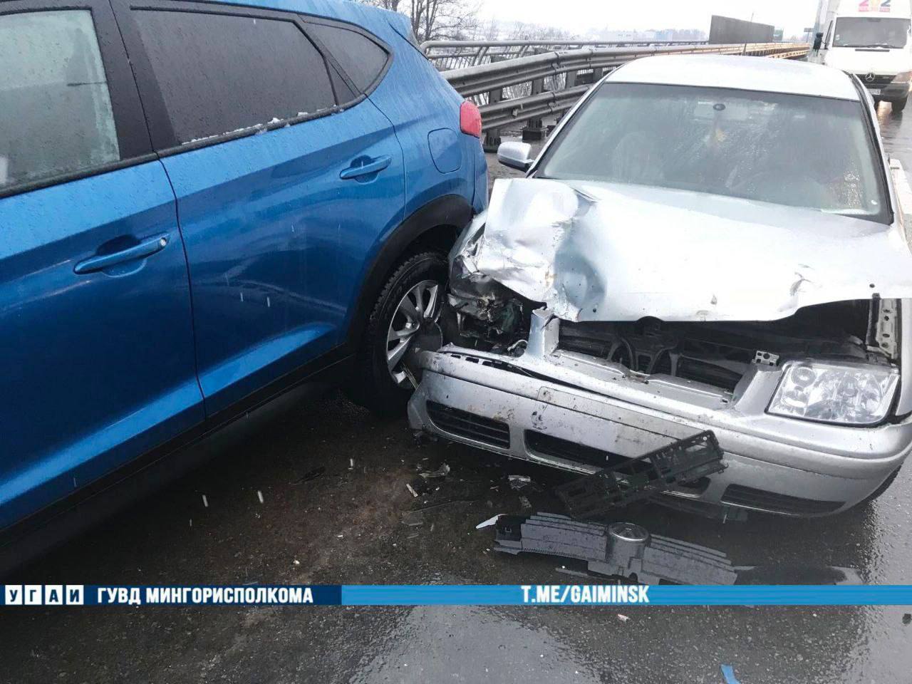 Восемь автомобилей попали в аварию на МКАД