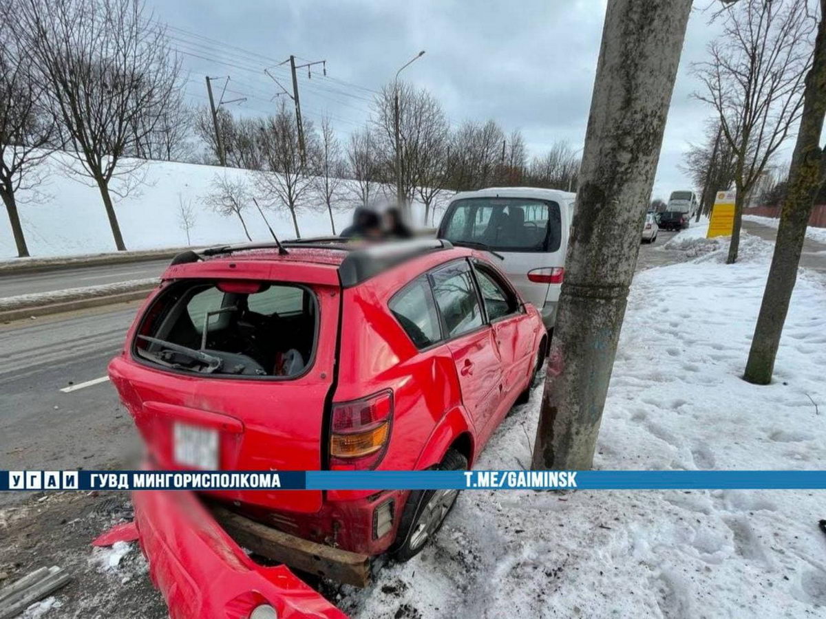 В Минске водитель протаранил припаркованные авто