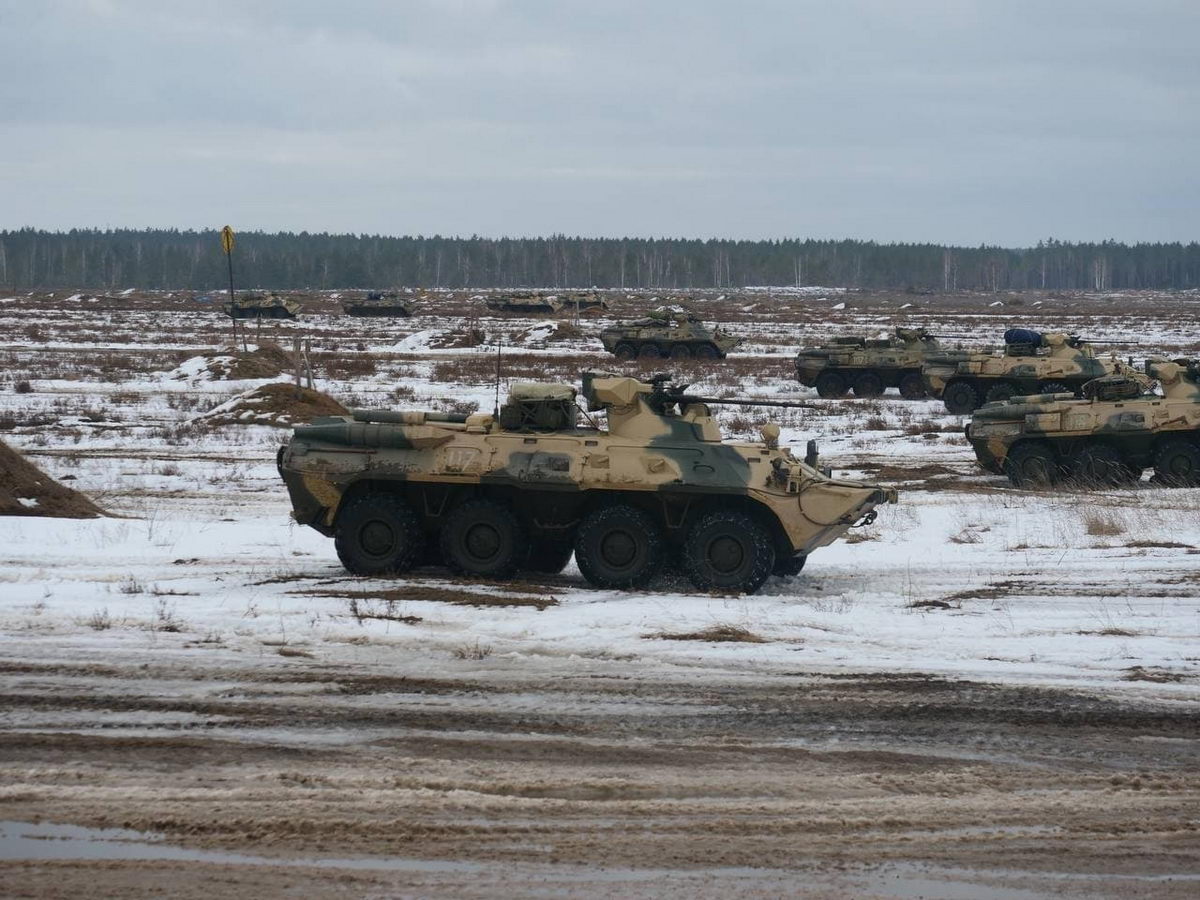 Под Барановичами разыграли уничтожение незаконного вооруженного формирования