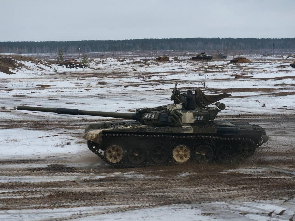 Под Барановичами разыграли уничтожение незаконного вооруженного формирования