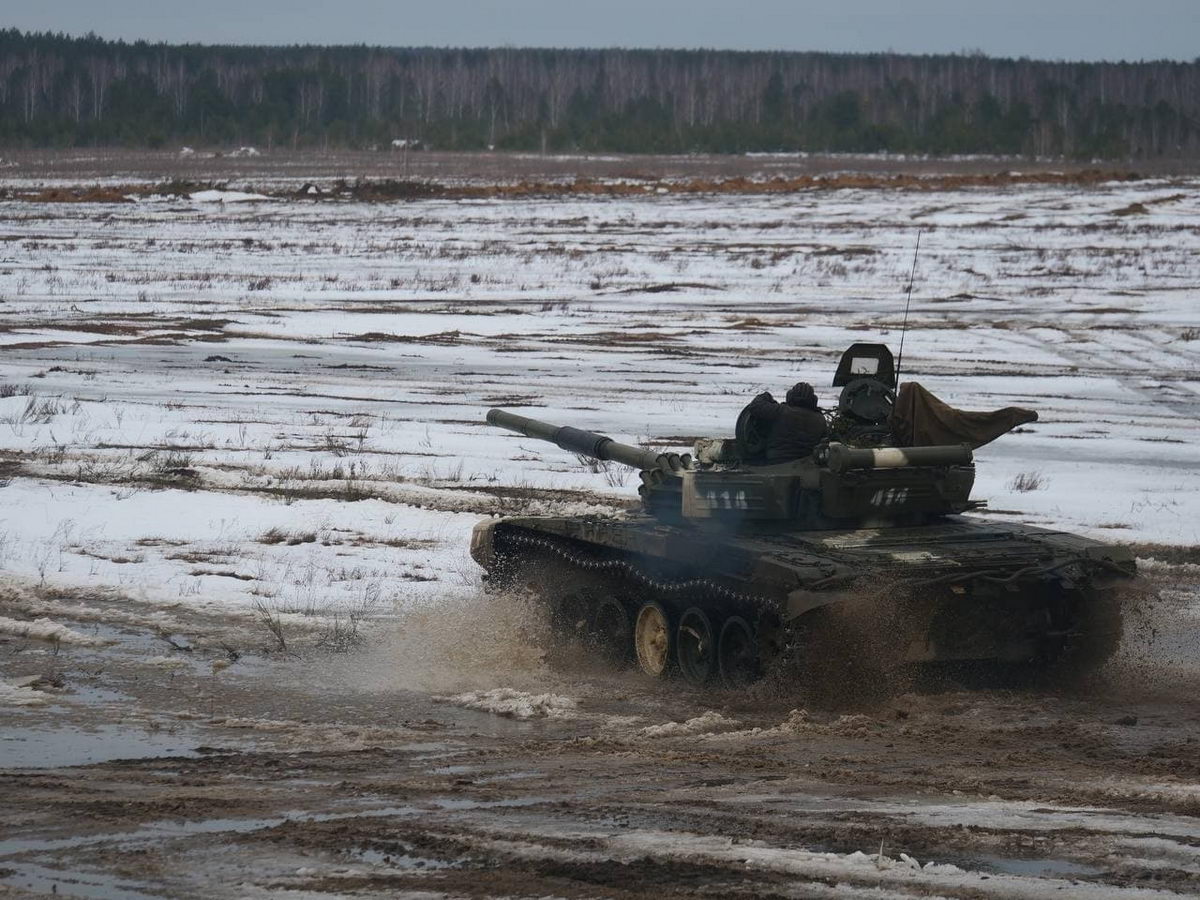 Под Барановичами разыграли уничтожение незаконного вооруженного формирования