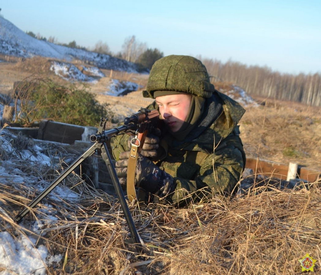 На учениях под Гродно "уничтожили" вклинившегося в оборону войск противника