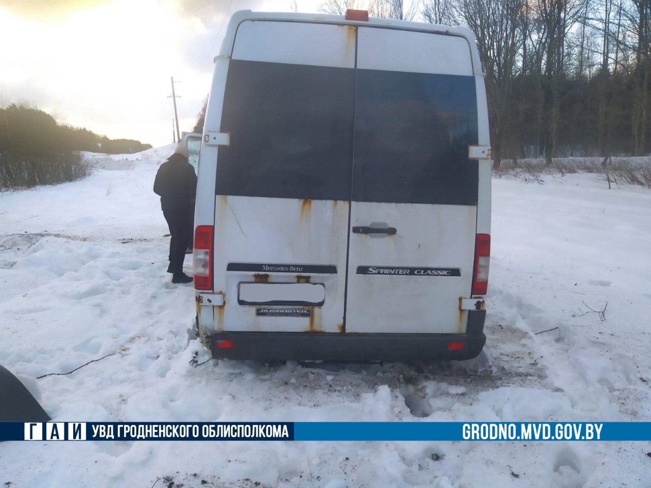 В Сморгонском районе перевернулся микроавтобус с пассажирами, один человек погиб