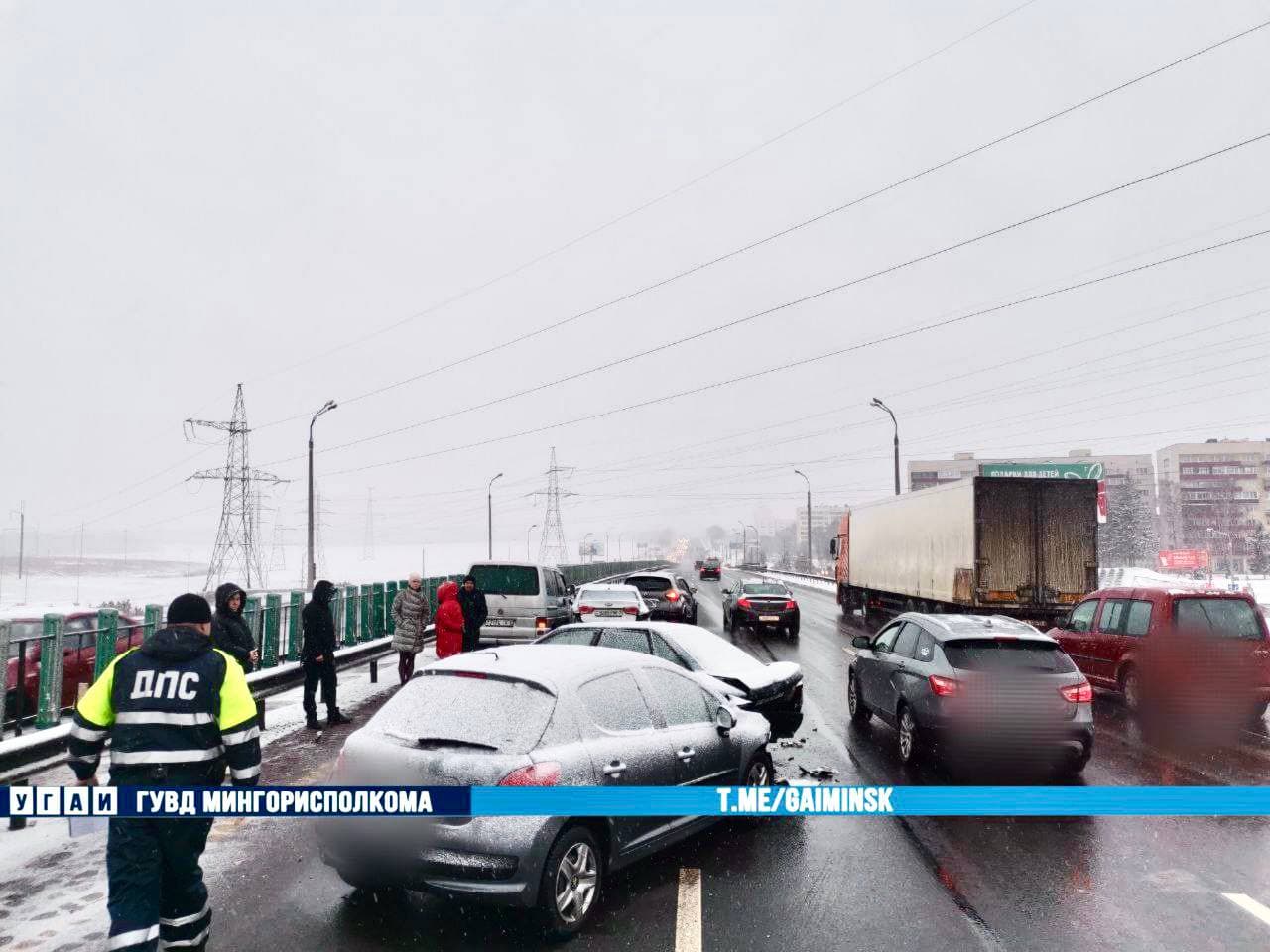 Утром на МКАД произошло ДТП с участием пяти автомобилей