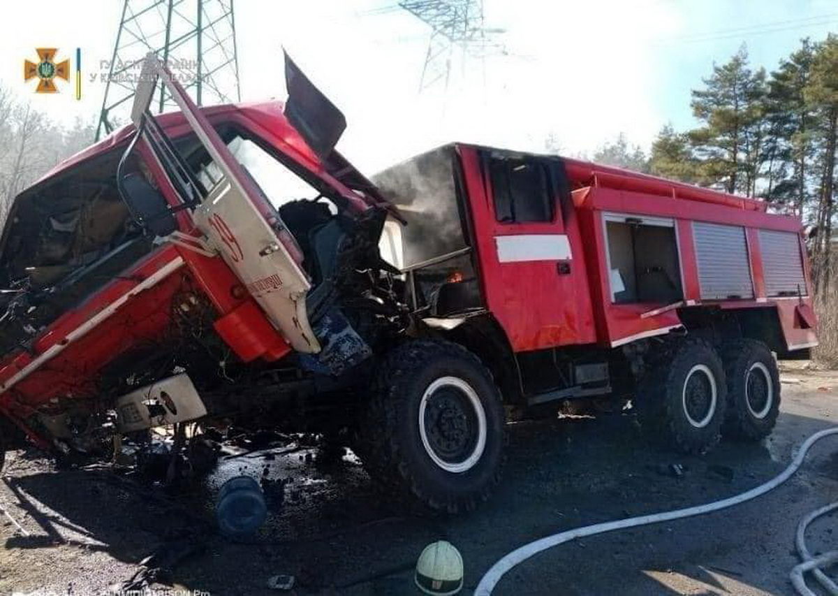 Пожарная цистерна подорвалась на снаряде под Киевом