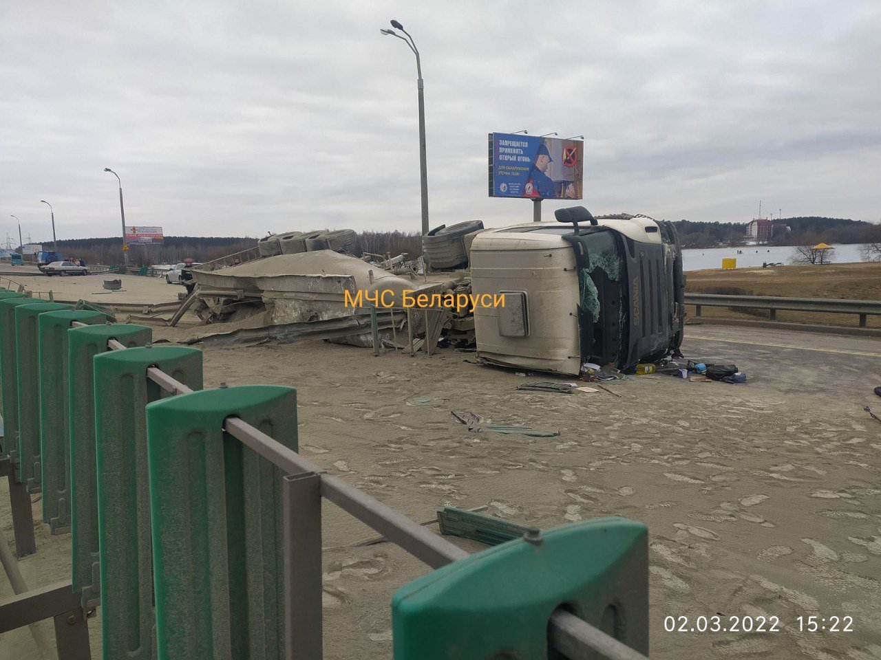 Движение на внешнем кольце МКАД закрыто из-за ДТП у Логойского тракта