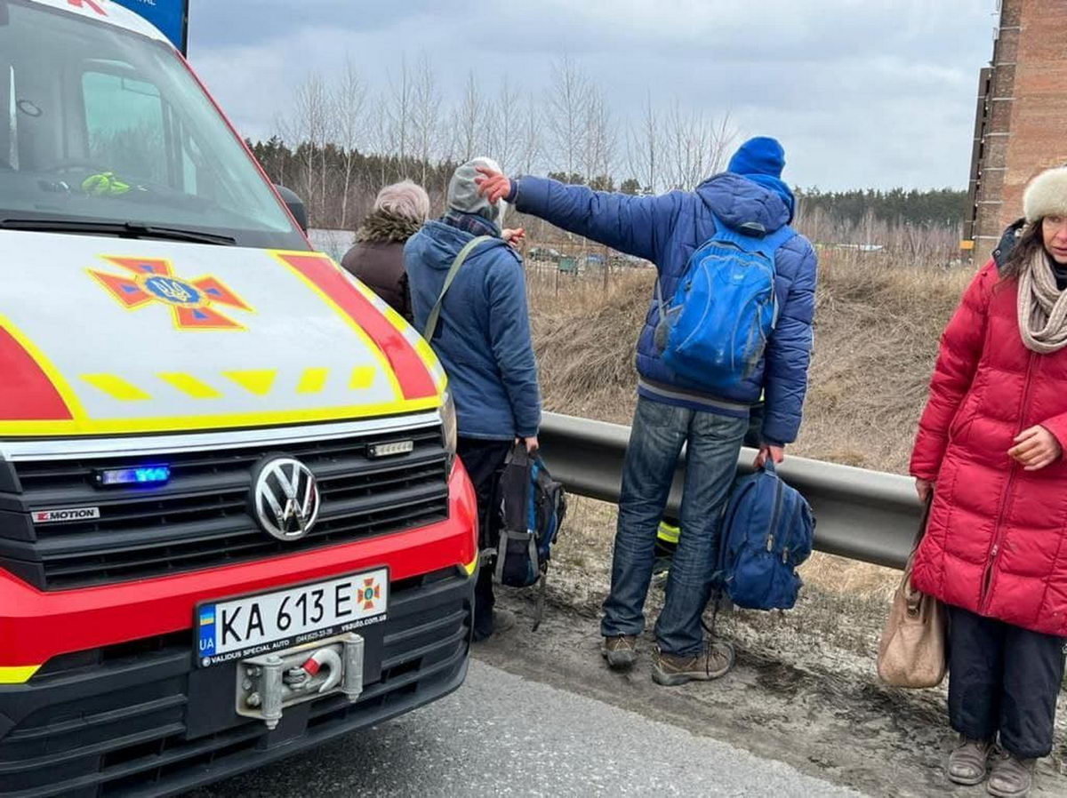 В Украине идет эвакуация жителей занятых российскими войсками территорий