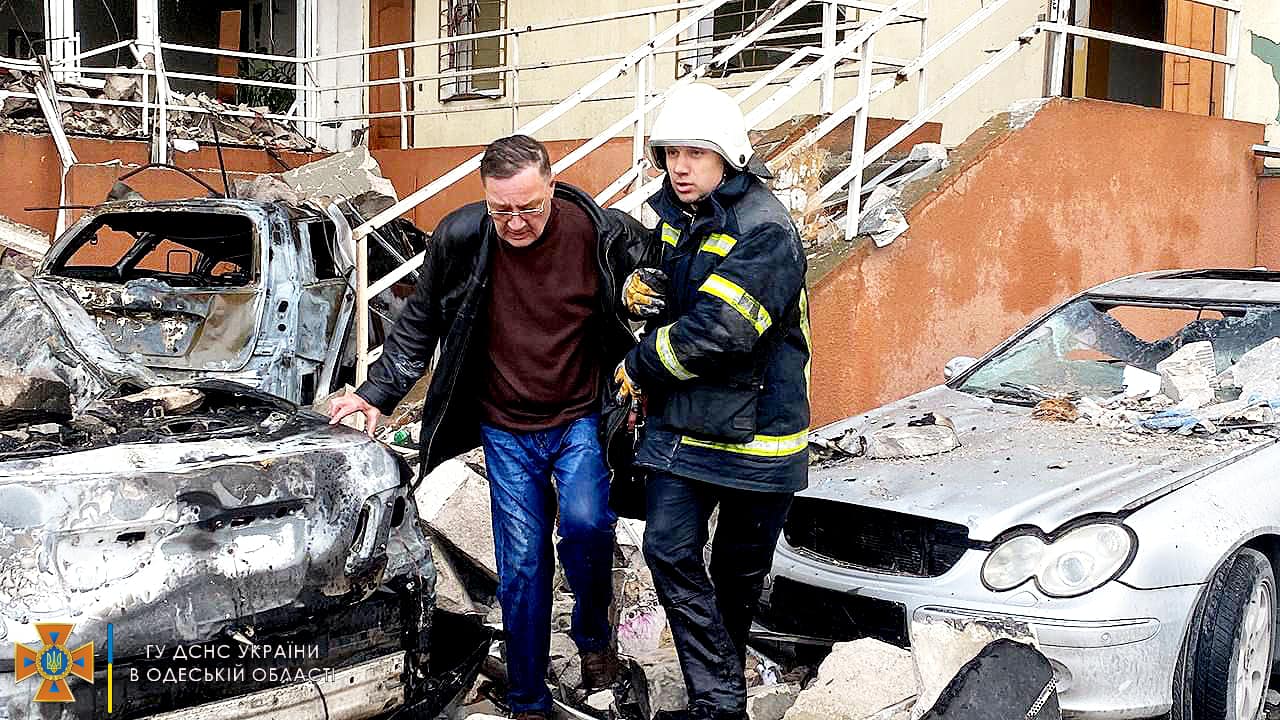 Пожар в многоэтажке в Одессе потушен, известно уже о шести погибших