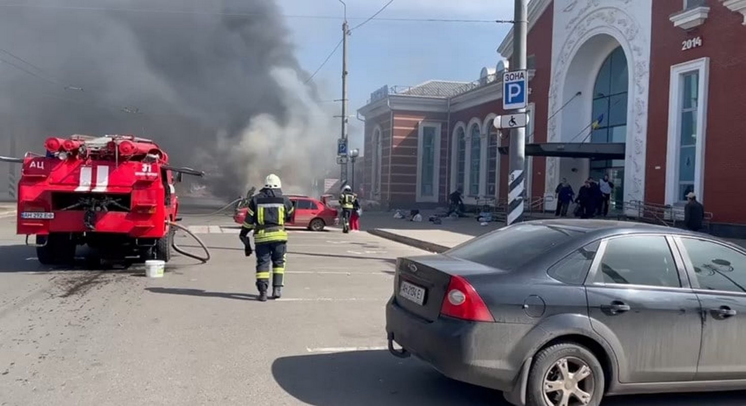 Российские войска нанесли удар по вокзалу в Краматорске, есть погибшие и раненые