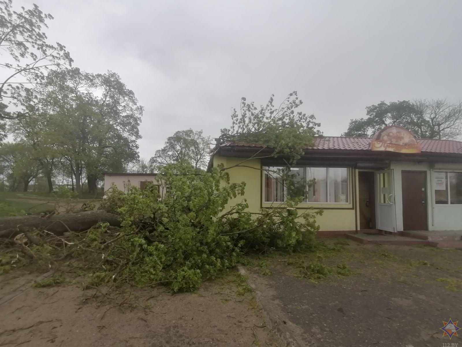 МЧС подвело итоги непогоды: двое погибли, четверо травмированы, повреждено более 680 зданий