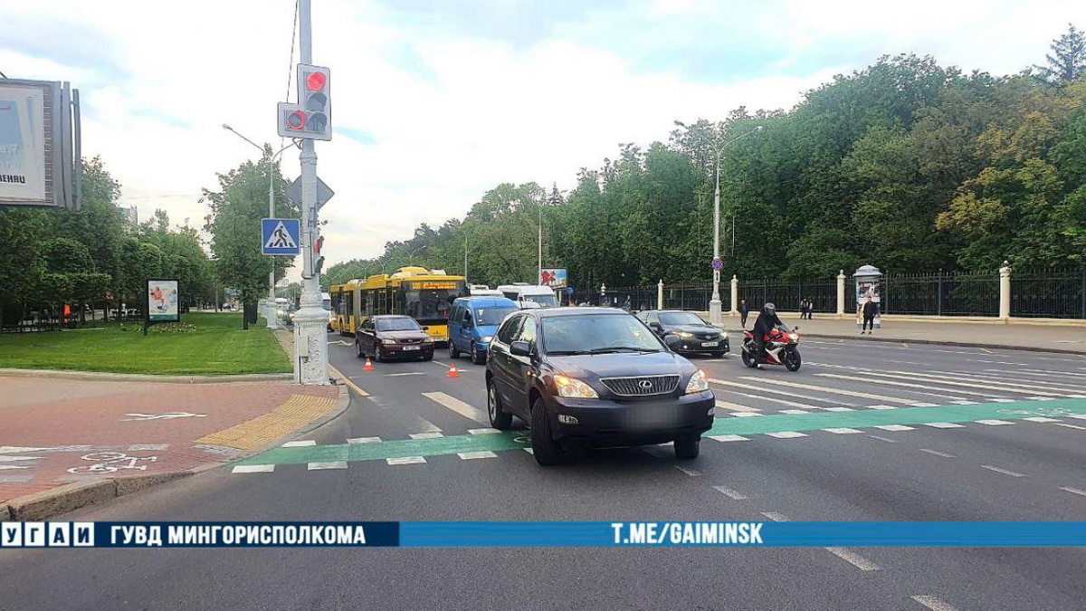 В центре Минска ребенок попал под колеса Lexus