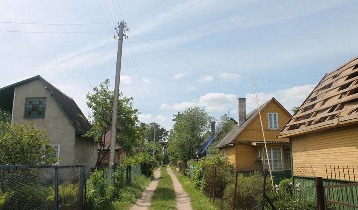 В Гродненском районе дачник погиб при падении с лестницы