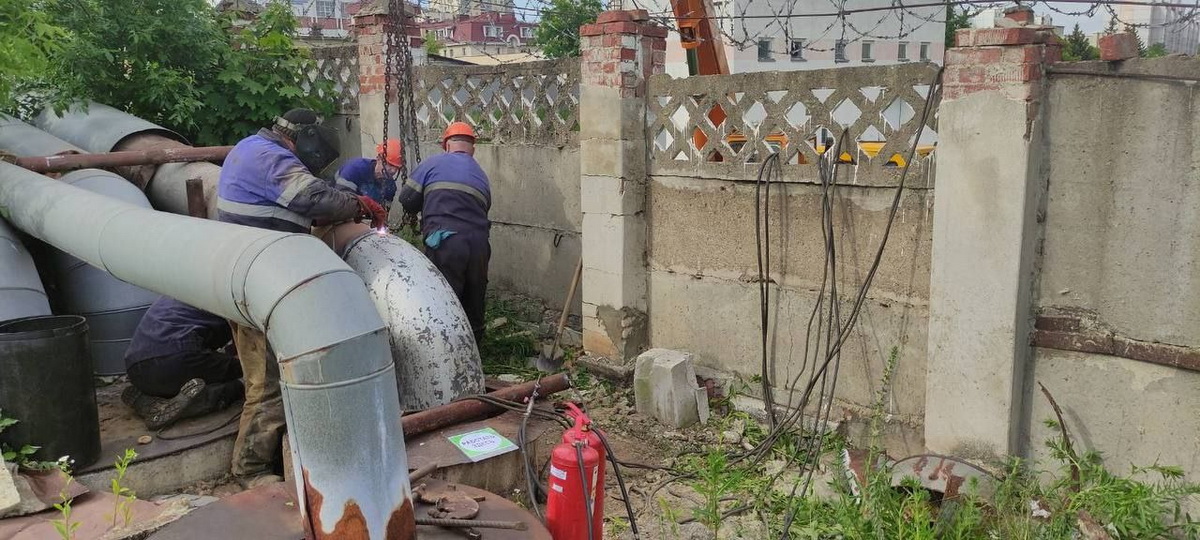 В Минске устраняют повреждение паропровода