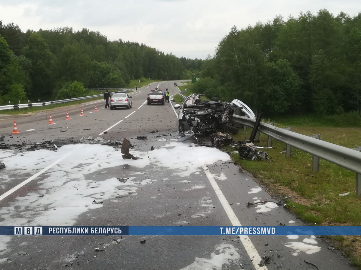 Под Гродно в столкновении с МАЗом погиб водитель легковушки