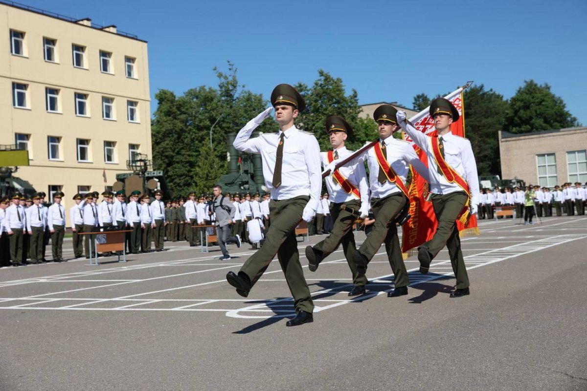 Военную академию Беларуси окончили более 470 лейтенантов