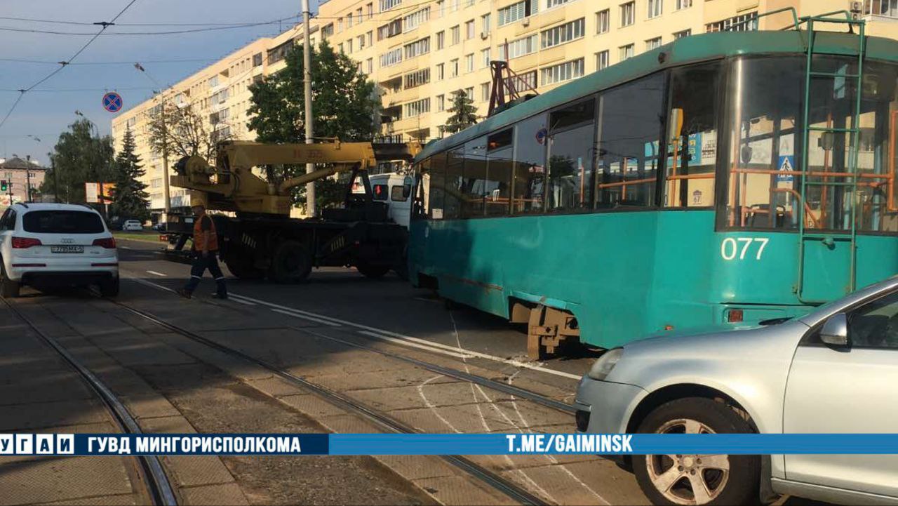 Трамвай сошел с рельсов в Минске