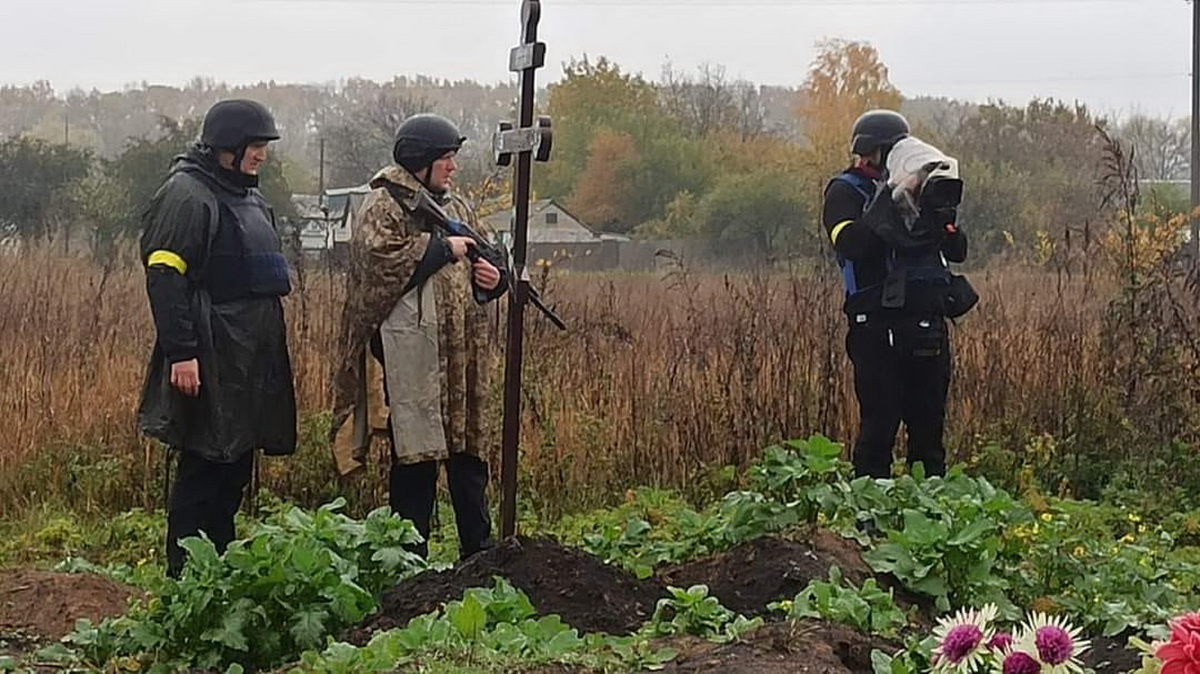 В Харьковской области обнаружено массовое захоронение