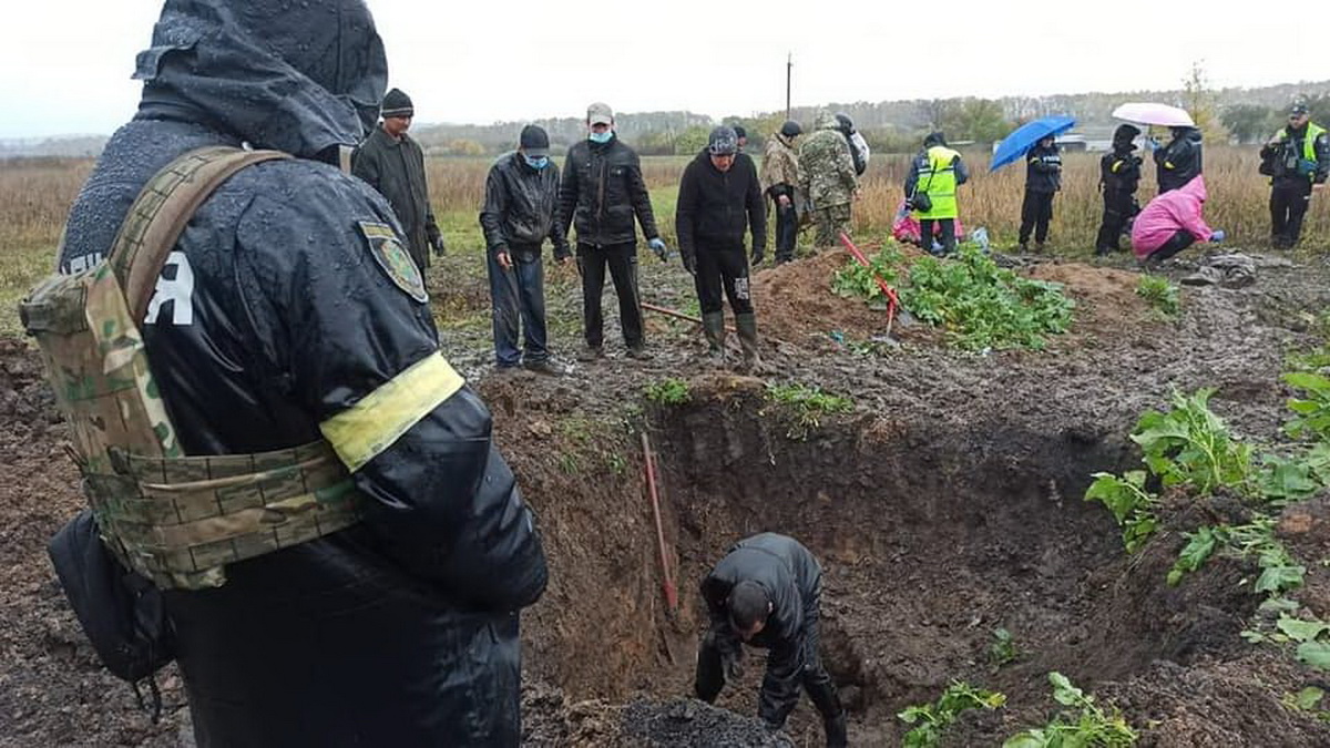 В Харьковской области обнаружено массовое захоронение