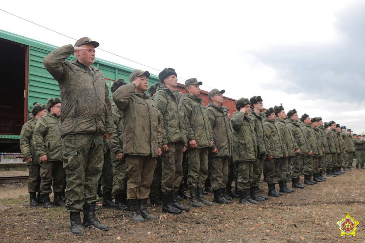 Российские военные продолжают прибывать в Беларусь - фотофакт