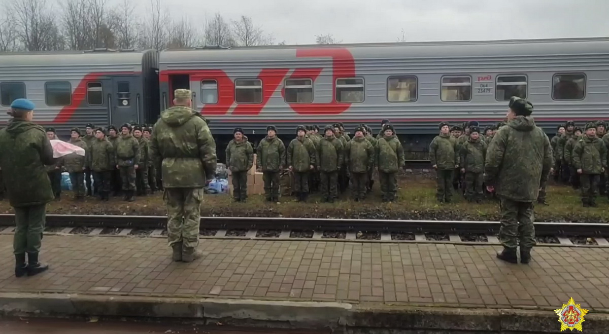 "Я заработаю этот кусочек хлеба" - российские военные продолжают прибывать в Беларусь