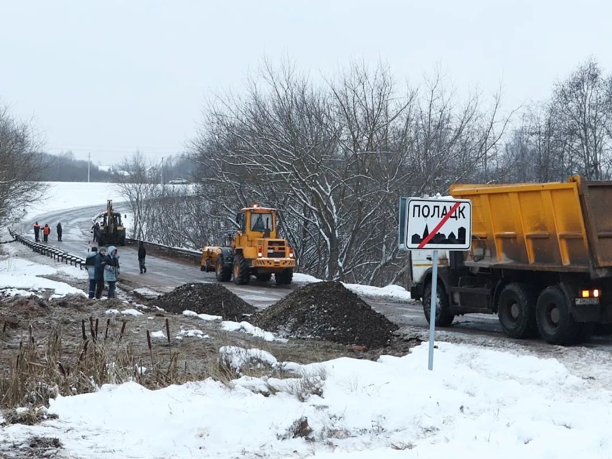 В Полоцке из-за аварии на водоводе размыло дорогу