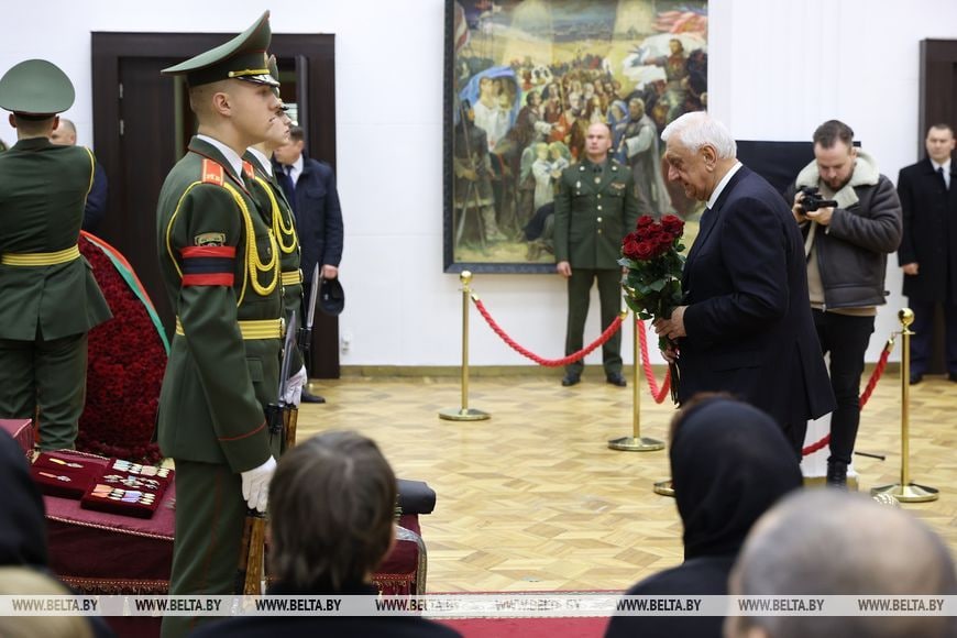 Лукашенко простился с Макеем