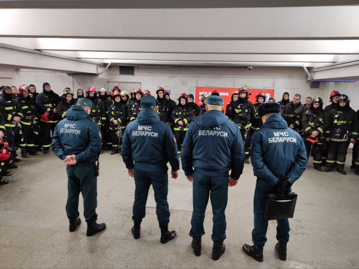 В минском метро отработали тушение пожара и эвакуацию - фото, видео