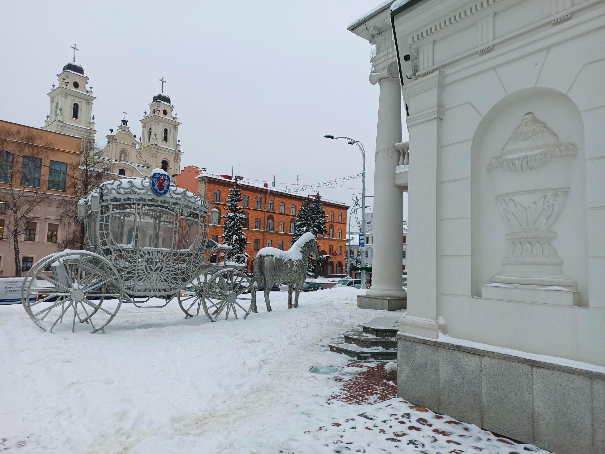 "With or Without you": фоташпацыр па зімовым Мінску