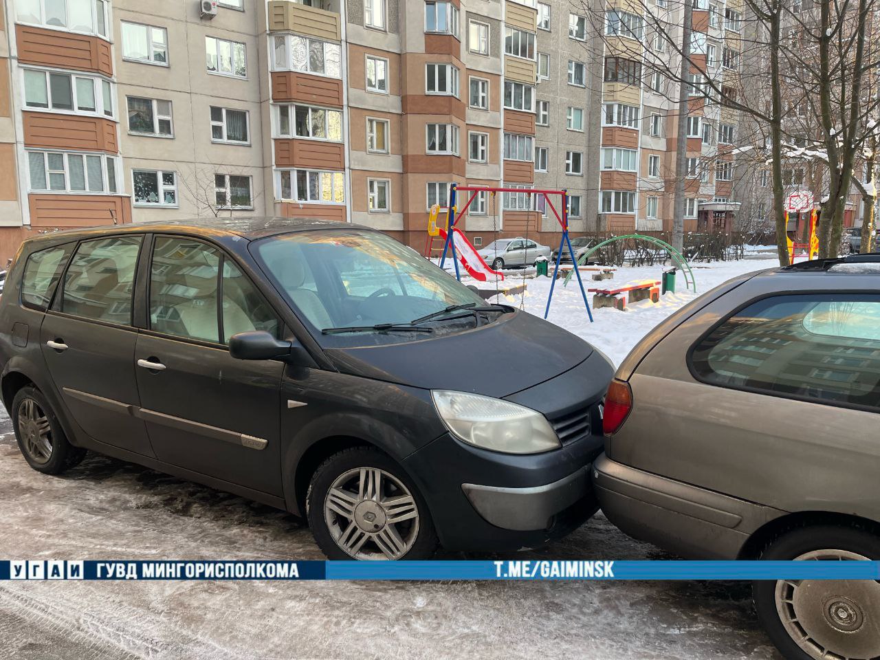 Мужчина врезался в четыре припаркованных машины в Лошице и умер