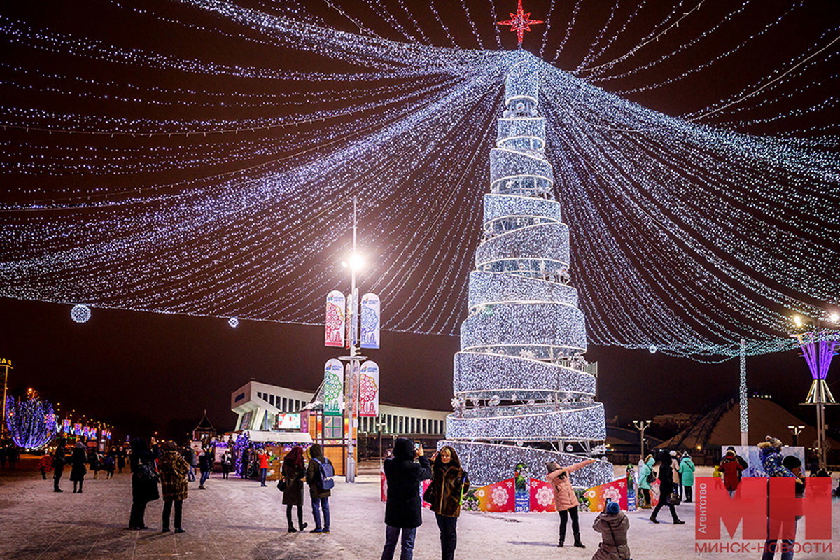 Стало известно, где установят елки в Минске