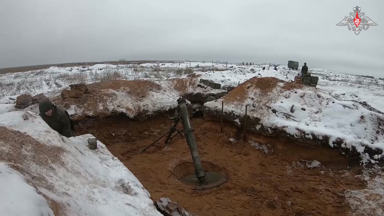 Минобороны России показало ротные тактические учения в Беларуси под флагом ДНР