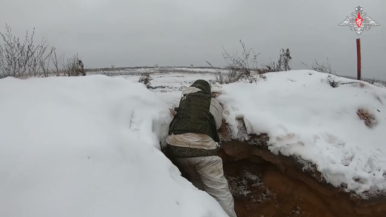 Минобороны России показало ротные тактические учения в Беларуси под флагом ДНР