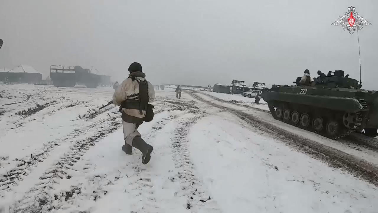 Минобороны России показало ротные тактические учения в Беларуси под флагом ДНР