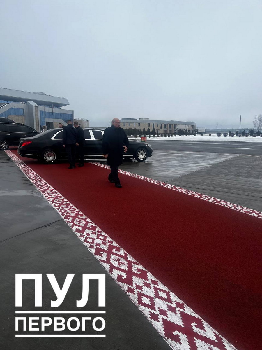 Лукашенко полетел в центр подготовки космонавтов