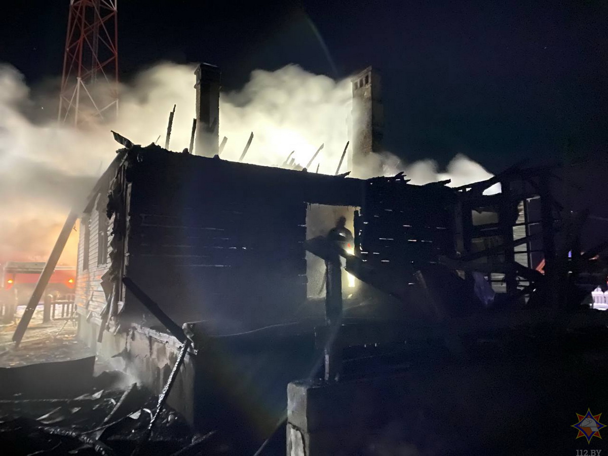 В Петриковском районе сгорела семья с ребенком