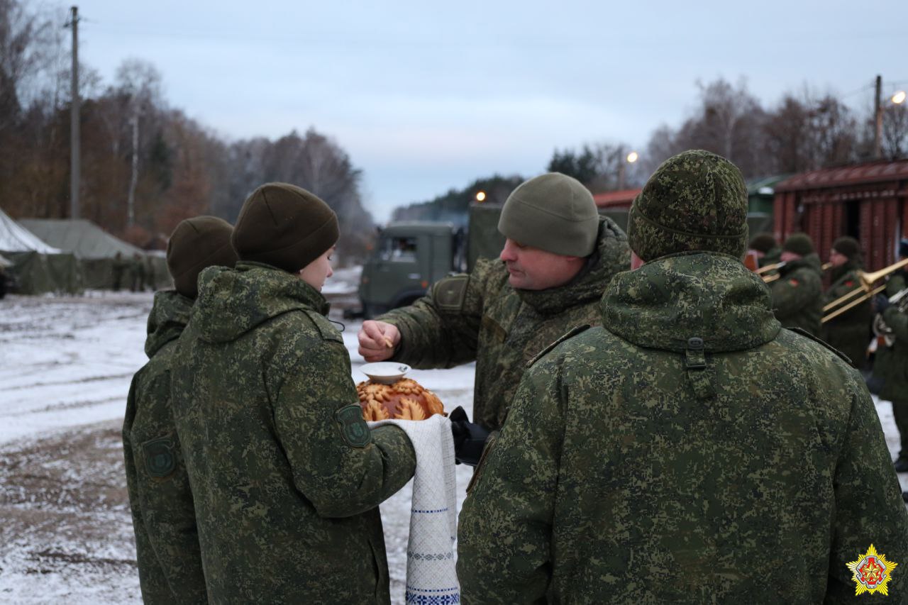 Минобороны объявило о втором эшелоне с российской техникой за день