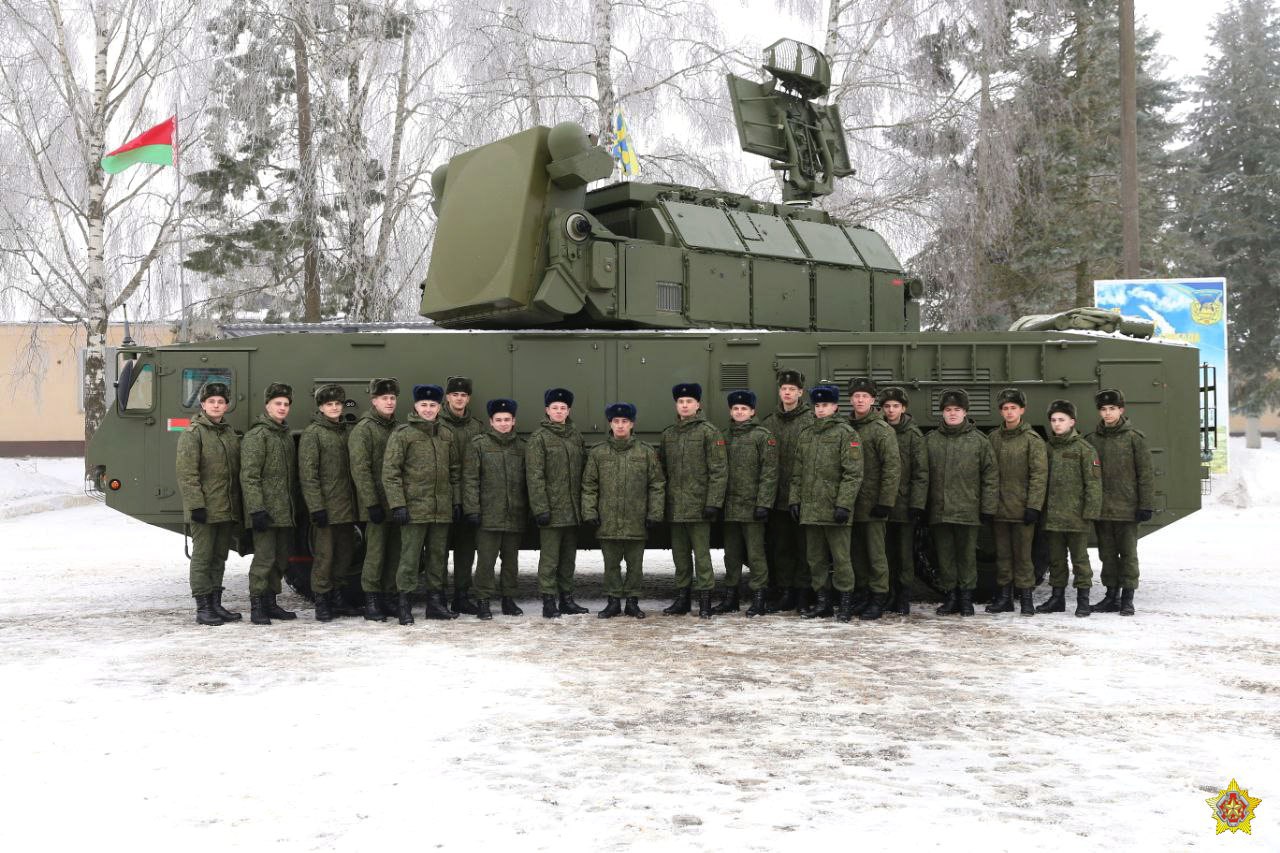 Батарея ЗРК "Тор-М2К" передана в войска