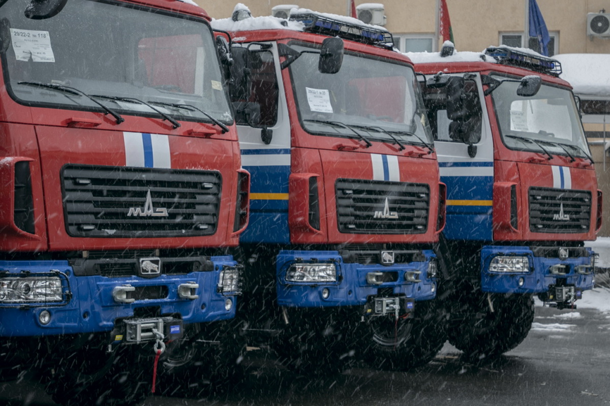 МЧС получило 103 новых пожарных машины