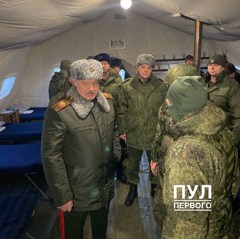 Фотофакт: Лукашенко показали быт российских военных на полигоне