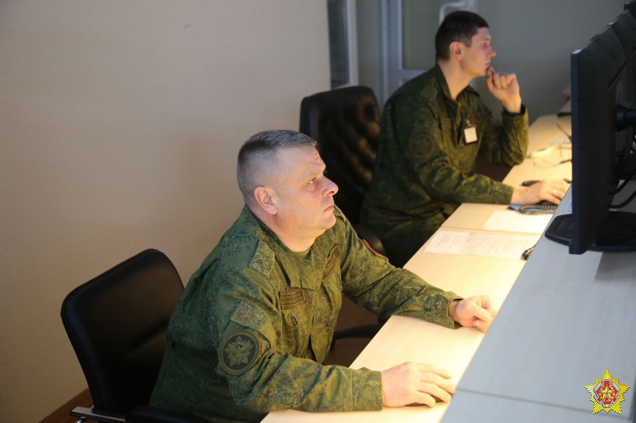 Глава ВВС Беларуси заявил, что он командует летно-тактическим учением