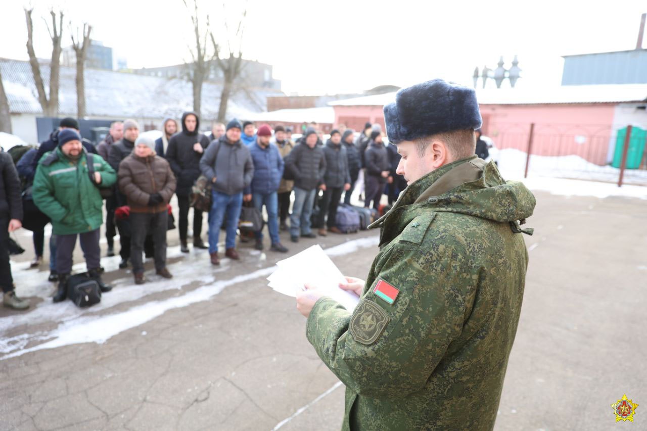 В воинские части вызывают военнообязанных