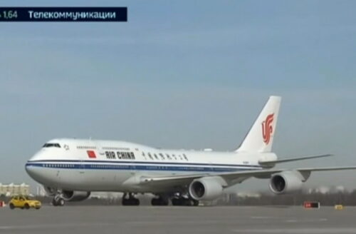 Самолет председателя КНР Си Цзиньпина в московском аэропорту "Внуково"