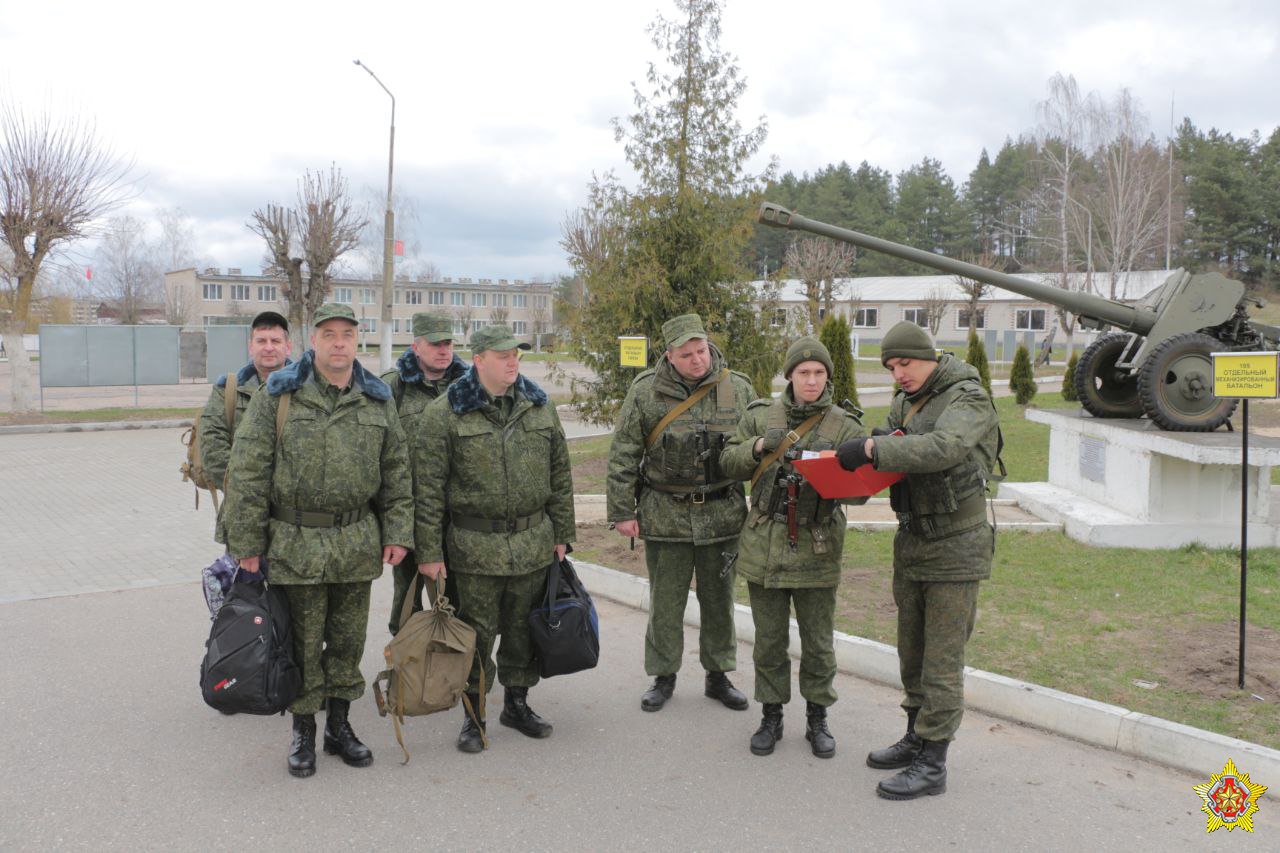 В военкоматы начали прибывать военнообязанные в рамках проверки боеготовности